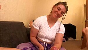 Dou massagem na próstata em POV até ele gozar duas vezes