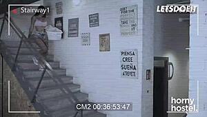 कौन सी हॉर्नी हॉस्टल ब्रूनेट आज तुम्हारी लिस्ट में टॉप है?