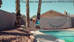 Sarah Jessie e Fit Kitty detonam o cara da piscina metendo forte