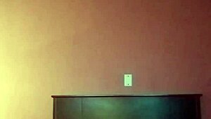 この激エロスラットが屈んで黒人大チンポガンガン食らうの見ちゃったぜ