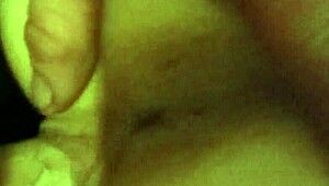 Горячая рыжая наклоняется, трахай мою гладкую пизду жестко, она стонет