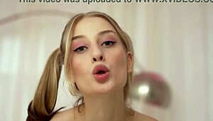 הפעם הראשונה שלי עם כוס כפול עם סשה בת ה-19 הרזה הייתה מטורפת