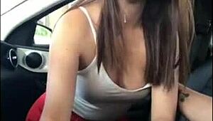 友達の彼氏のチンポを車内でママンド、ダムン！