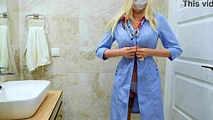 Den charmerende sygeplejerske blev fanget i at filme en mands onani og skiftede til prostata massage