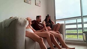 Som tak znudený pozeraním telky, moje nevlastné sestry ma vyhonili