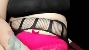 ホーニーなフィリピーナ人妻がスラッティスウィンガーとしてお尻突き出して太い体でグループセックスシェア