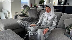 خادمة aaliyah yasin تتعثر على ألعاب جنسية وتصبح فضولية