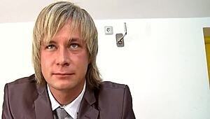 Эй чувак глянь это грязное гей-действо с горячими качками