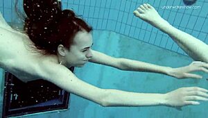 ¿Has visto a Anna Netrebko y Lada Poleshuk como lesbianas bajo el agua?