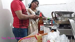 Nejlepší xxx příběh o vesnické nevlastní mámě v hindštině