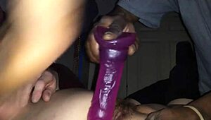 큰 변태가 거대한 흑인 자지를 세게 빨아줌