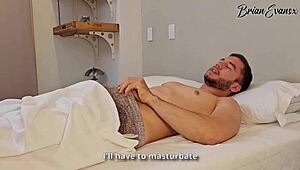 Masturbiram ob fantaziranju o mami mojega najboljšega prijatelja MoniqueFuentesXXX in me zaloti.