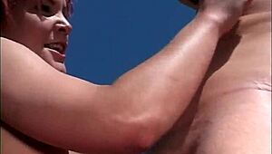 Jonge schattige tieners ontdekken wilde sekslessen voor het eerst