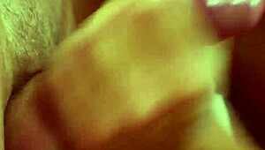 Jeune twink suce avant de monter le cul d’un ado en uniforme