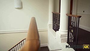 Η σέξι April Velvet κάνει καυτές δουλειές με μεγάλα βυζιά! 😍