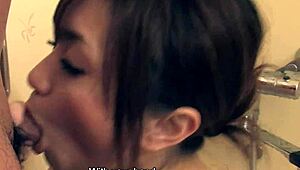 Hei, sjekk japansk husmor Rui Yazawa suger kuk uncensored!