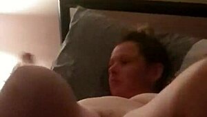 Vrouw deelt haar lijf in intense neuksessie