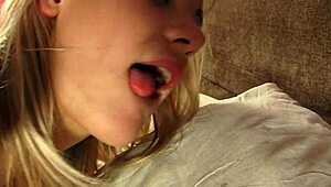 18 år gammel stesøster er min ultimate knulle tispe! 😈