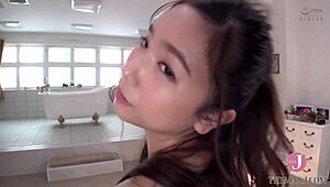 अंजू सासाकुरा सेक्स शांग्री-ला में रॉ न्यूड सर्विस देती है