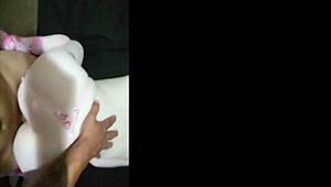 Geile rooie plaagt met haar perfecte strakke kont