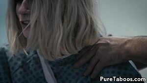 Tatuoitu Nuori Kaunotar Haluaa Tulla Täytetyksi Kuumalla Speramalla