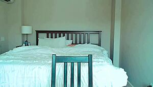 Cette milf en webcam pourrait être ta maman coquine en cosplay