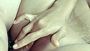 Intialainen seksikäs tyttö saa kovan panon naapurin likaisen miehen isolta kyrvältä