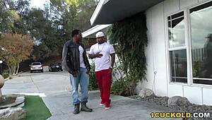 Amara Romani aguenta duas rolas pretas enormes em dupla selvagem