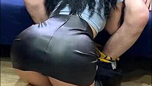 Sofi Li suplica mamar polla antes de ser follada a lo perrito con corrida caliente