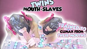 Lesbiennes pleasen hun meester met wilde likken en kussen! 😜