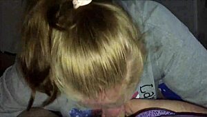 블론드 여자 expertly 불어 삼키다 정액