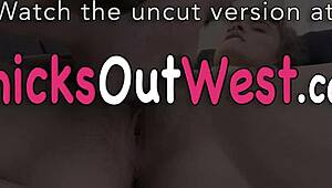 Todellinen aussie-lesbo pari tutkii sormitusta intiimissä high-def sessiossa