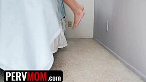 פרבמום מדריכה את החברה שלי ציידת זהב בשיעורי זיון טאבו קשים