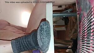 Jeg kan ikke slutte å leke med rumpa mi, bruker leketøy for dyp anal moro. Det driver meg gal!