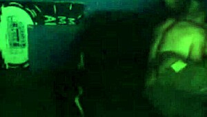 我慢できなくて彼の顔に射精 自宅ビデオで