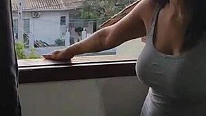 Эй, я отдала другу мужа, пока он болтал снаружи!