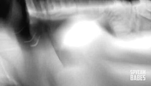 Blondie sperimenta con un cazzo nero grosso in segreto.