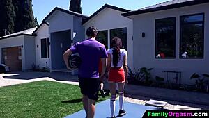 Familyorgasm här, basket med styvdöttrar blev sovrumsknull med vild delning