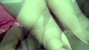 Эй, хочешь горячий домашний трах на диване в гостиной?