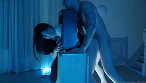 Sadako Pantat Besar Tersekat Dalam TV Pakaian Robek Dan Pancut