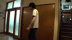 Saya tak tahan seks babe asia panas di onsen ntr