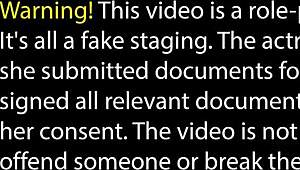 Tatăl vitreg îi dă tare în pizda strâmtă într-o sesiune orală intensă