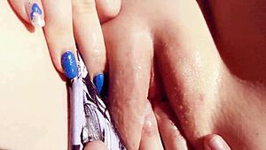 Pizda strâmtă a fiicei vitrege de tânără picură pentru surpriza tatălui vitreg