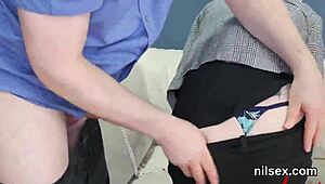 淫荡女孩被拖到肛门疗养院，接受残酷痛苦的屁眼钻孔治疗