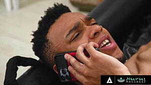 Гореща масажистка дава на заварен брат горещ Нуру масаж пълен с изненади