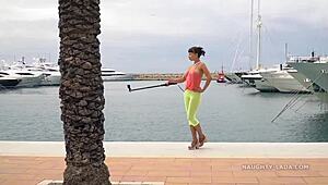 יו, תראה את המילף הזאת מציגה קמל-טו בציבור