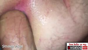 Гладкая тугая гей-попка принимает глубокий анальный кремпай в миссионерской позе