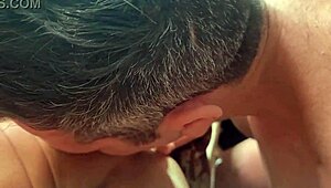 Hé bébi, nézd, ahogy spriccelek és elélvezek