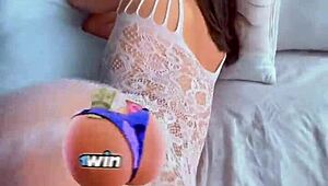 Почему эта латинская богиня так сильно трясёт своей огромной задницей?