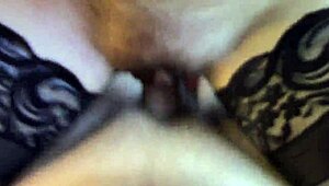 Så, denne lille stedatteren med tannregulering sniker sæd fra pappaen sin i en tabu hentai-vri